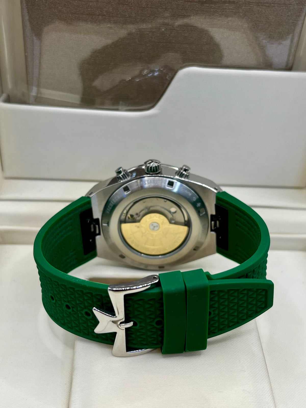 Montre chronographe à cadran vert et bracelet vert