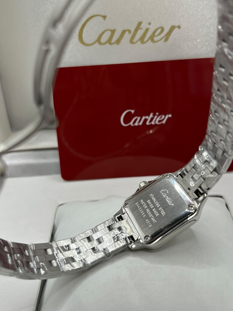 Montre féminine à cadran argenté et bracelet en acier inoxydable