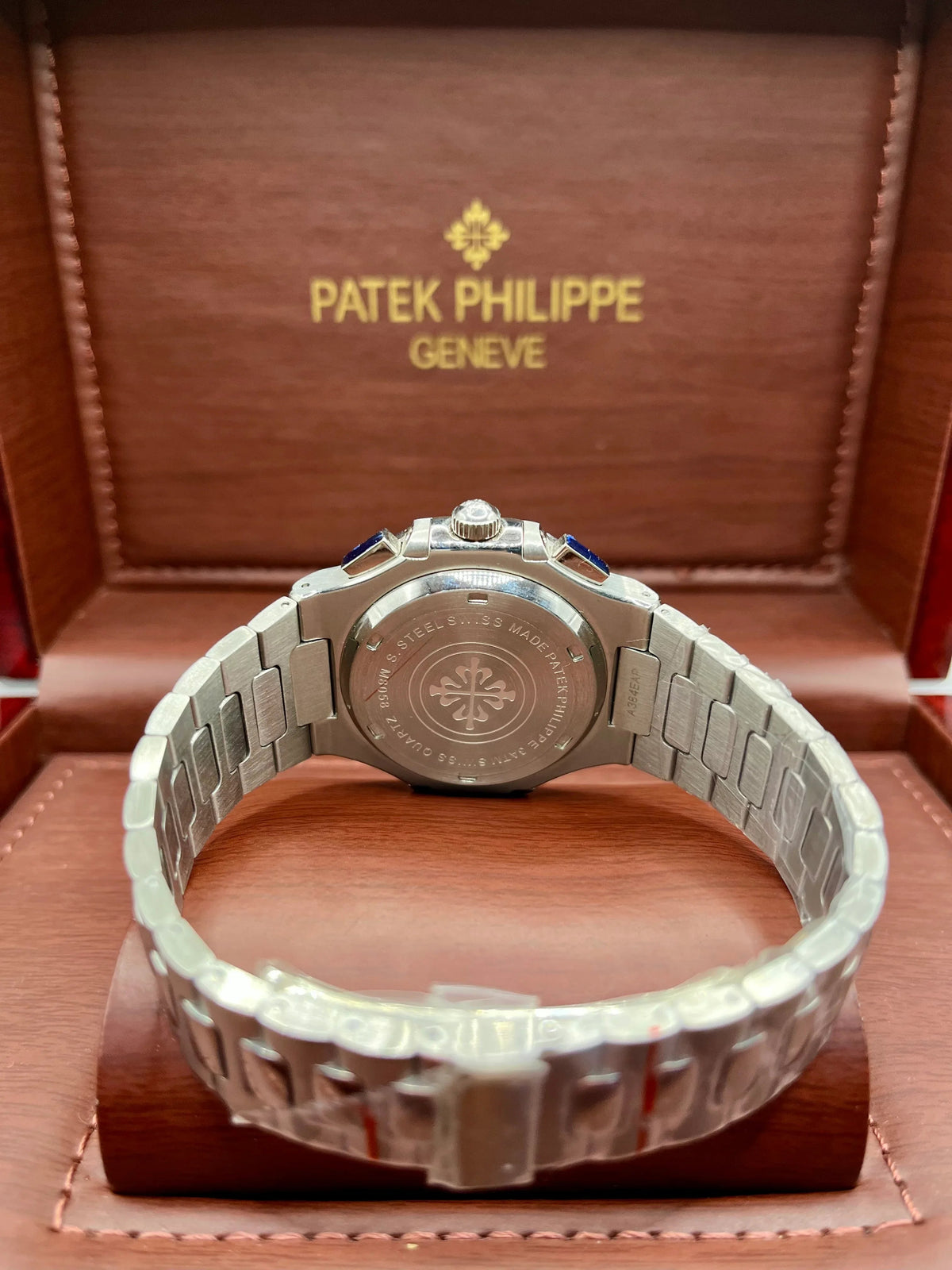 Montre bicolore au style prestige