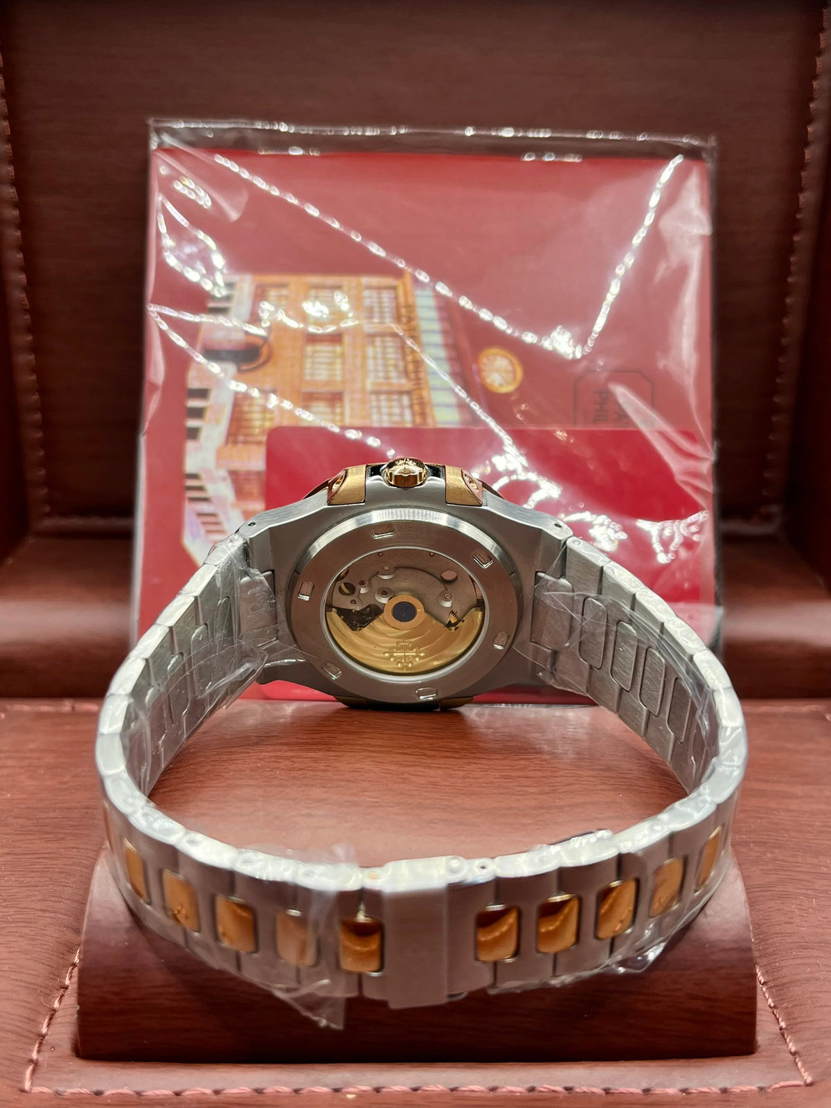 Montre Nautilus en acier et finition dorée
