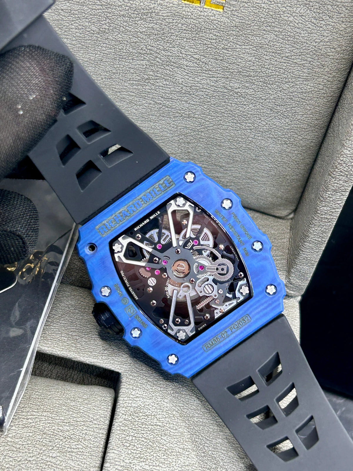 Montre Squelette Noire et Bleue en Silicone