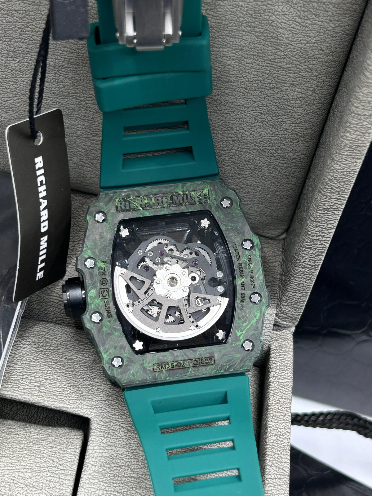 Montre squelette verte en silicone