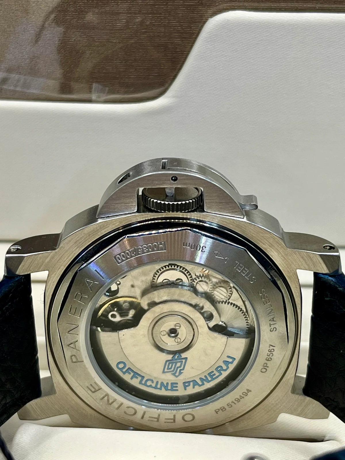 Montre Luminor à cadran bleu et bracelet en cuir