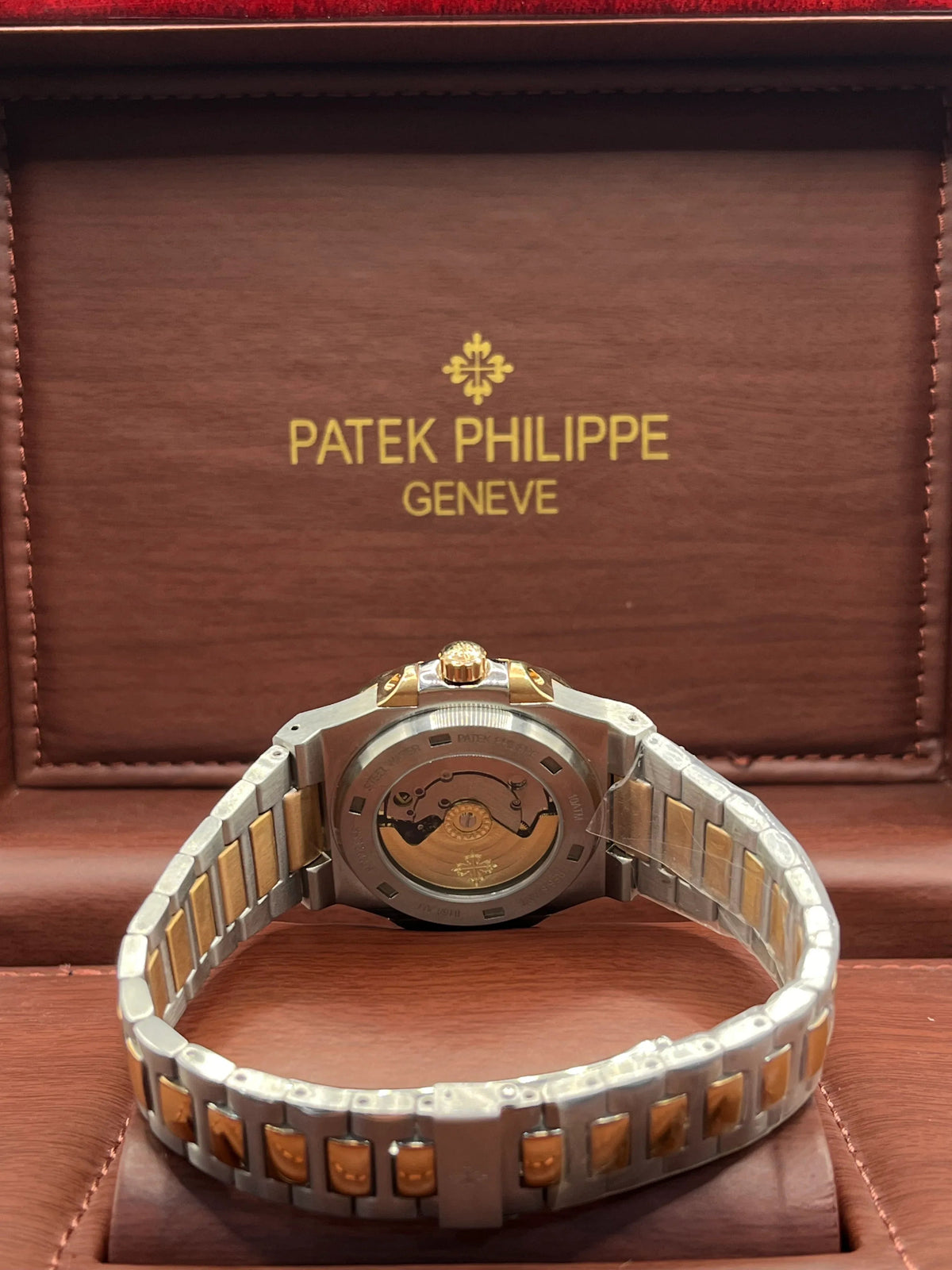 Montre bleu royal et dorée