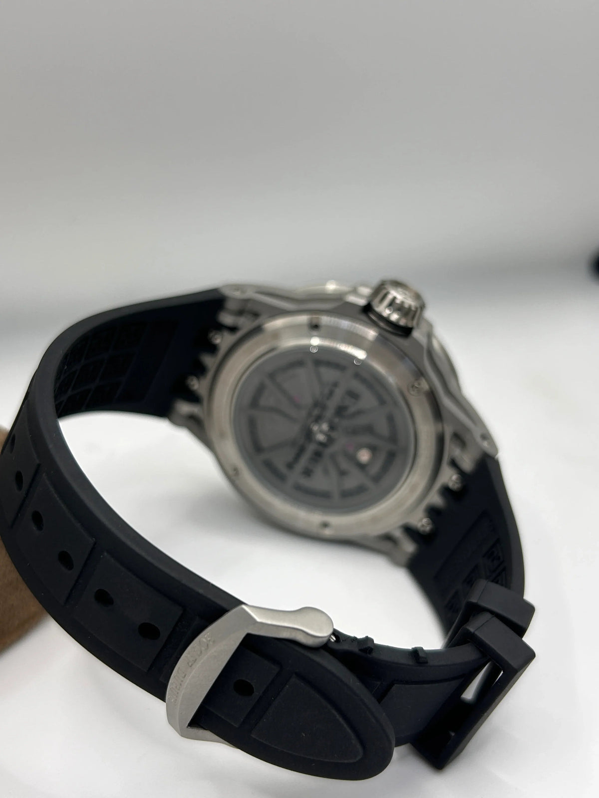 Montre squelette en titane