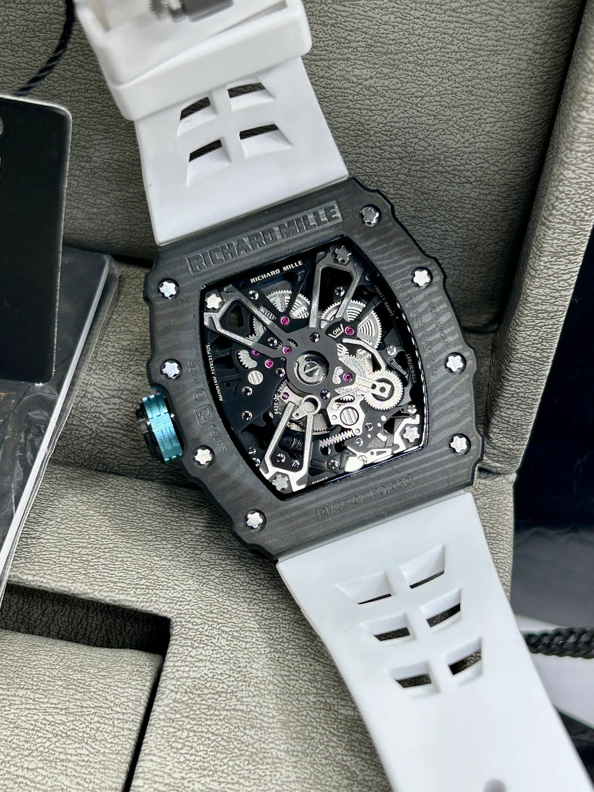 Montre squelette blanche