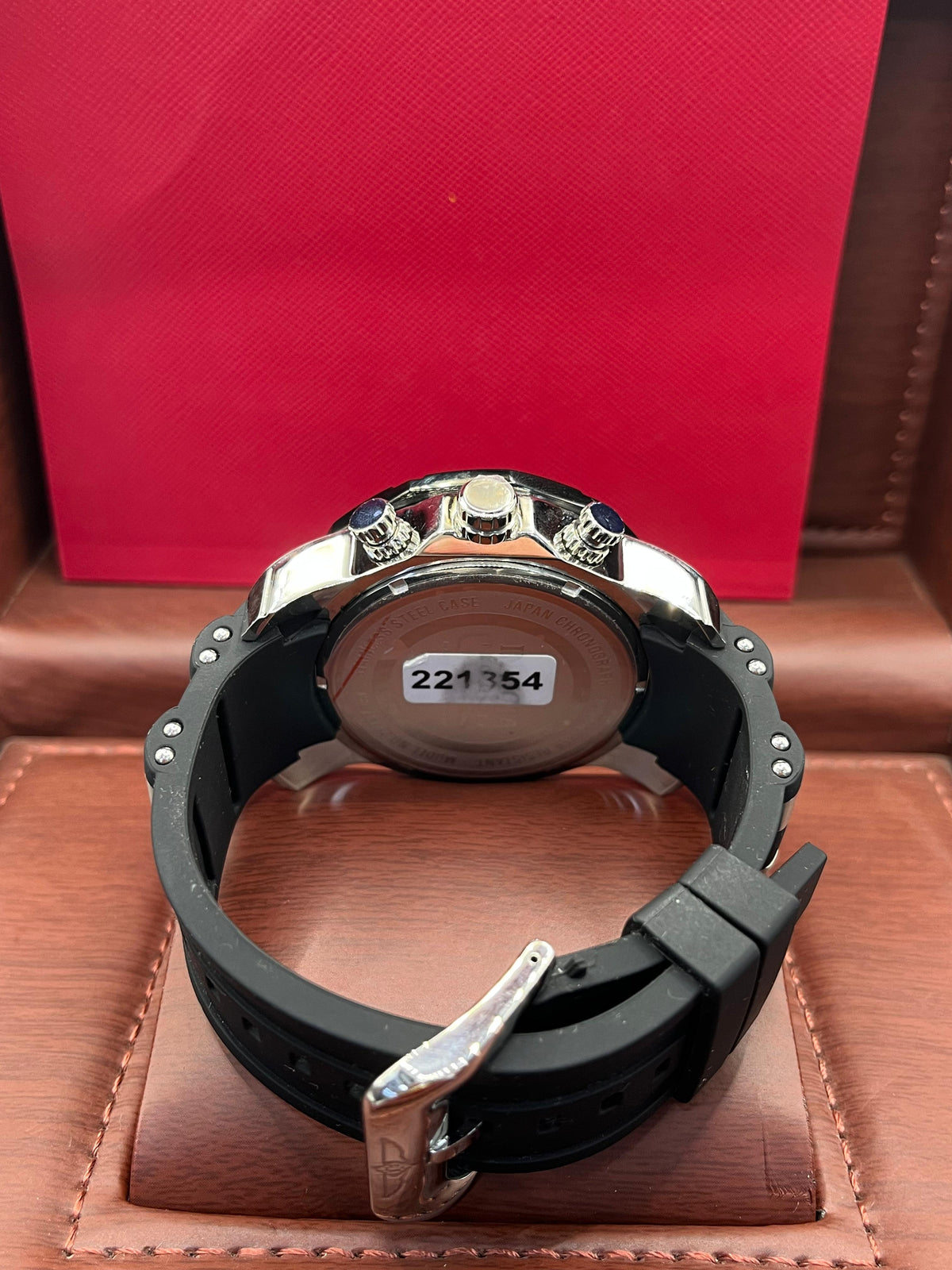 Montre chronographe argentée et noire