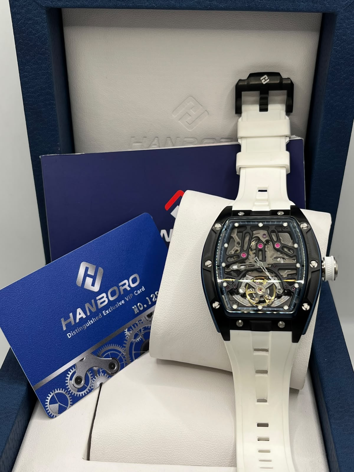 Montre automatique squelette tonneau noir avec bracelet blanc