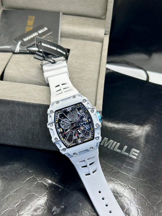 Montre squelette à bracelet blanc