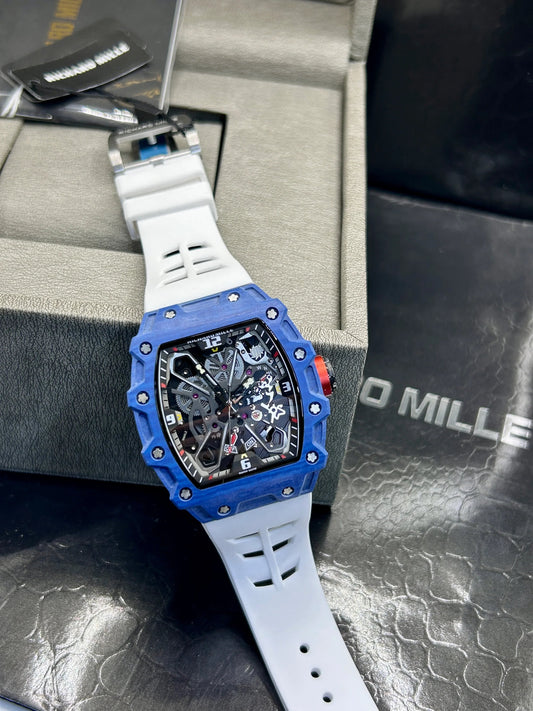 Montre squelette à boîtier bleu et bracelet blanc