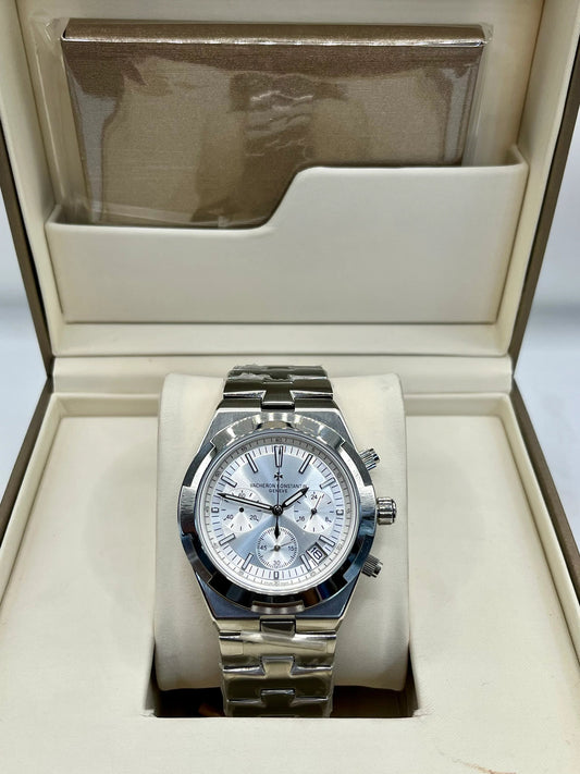 Montre chronographe en acier inoxydable à cadran argenté