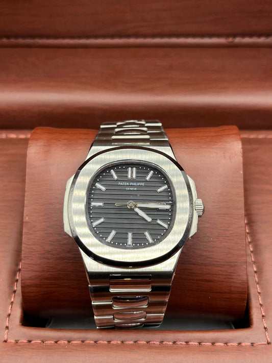 Montre gris ombre