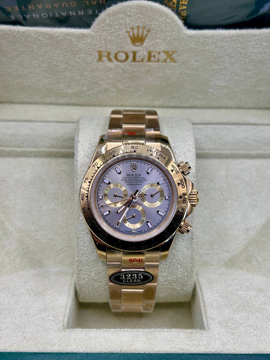 Montre chronographe en or rose avec cadran gris glacé