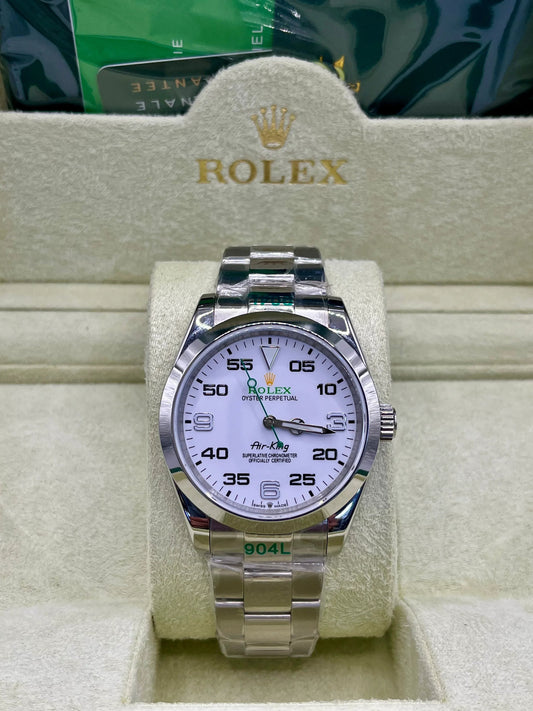 Montre classique en acier à cadran blanc