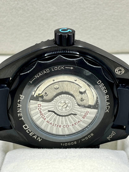 Montre à cadran noir