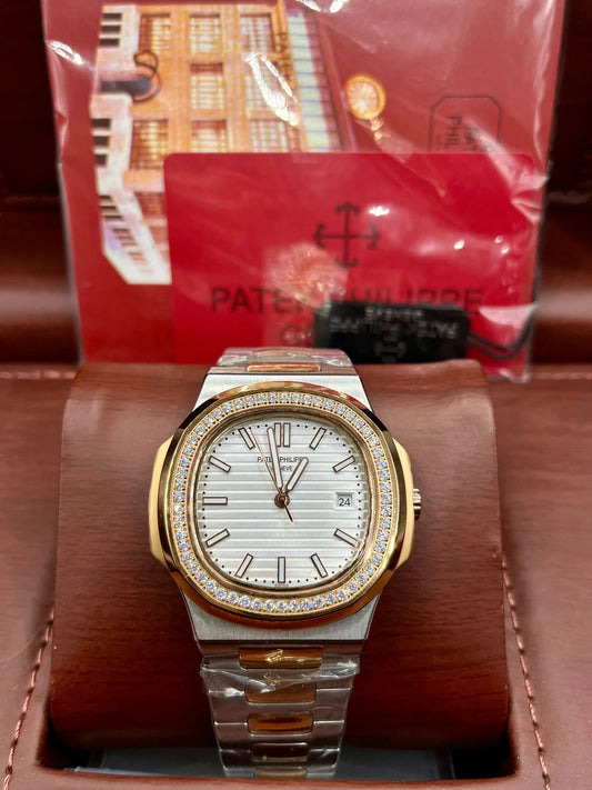 Montre Nautilus en acier et finition dorée