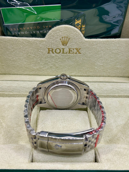 Montre en acier inoxydable à cadran bleu glacé et chiffres arabes