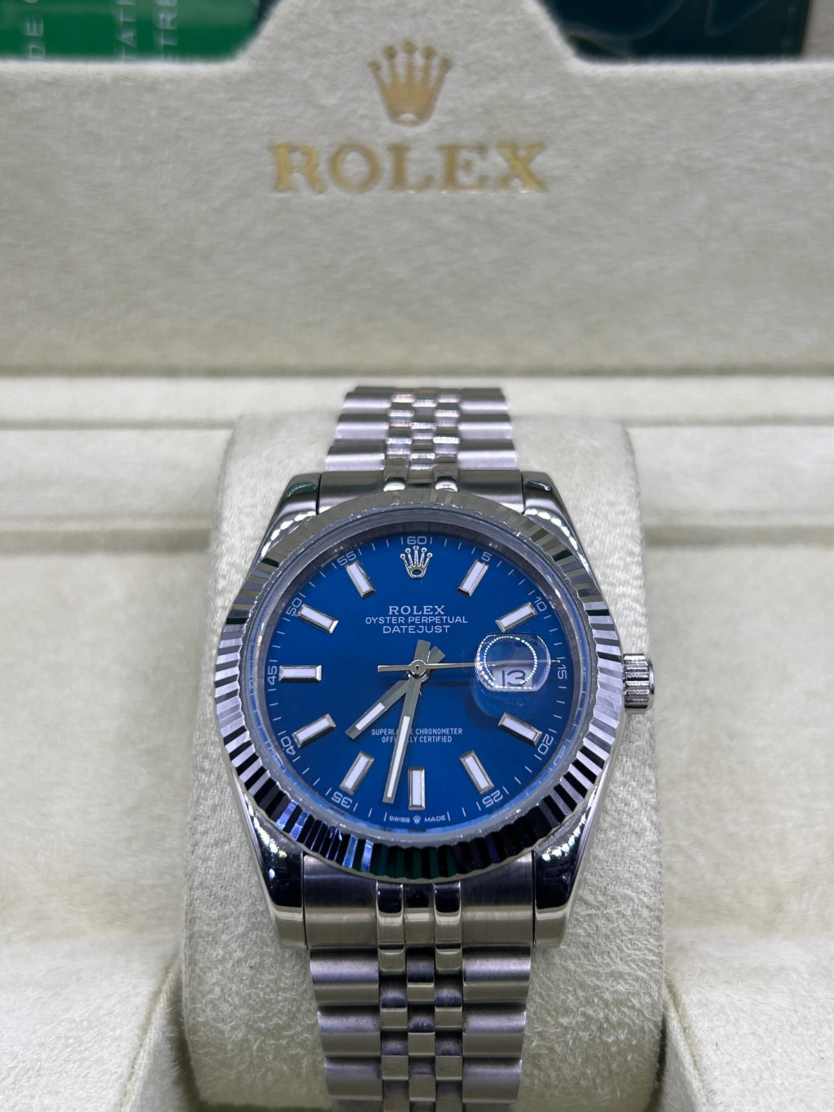Montre à cadran bleu en métal