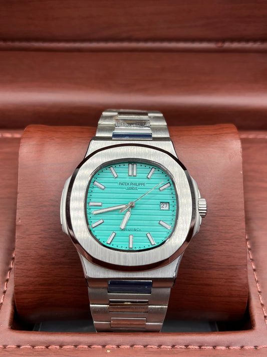 Montre de prestige à cadran bleu turquoise