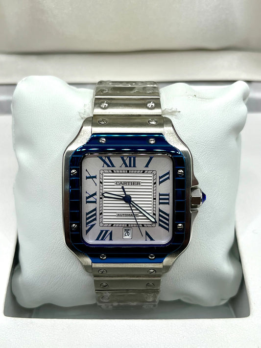 Montre Santos à lunette bleue, cadran blanc et acier inoxydable
