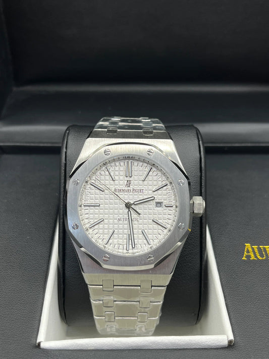 Montre cadran argenté en acier inoxydable