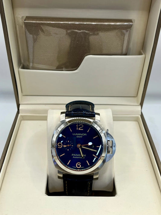 Montre Luminor à cadran bleu et bracelet en cuir