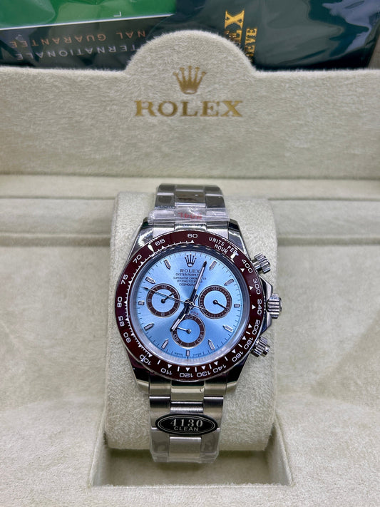 Montre chronographe à cadran bleu glacé et lunette rouge