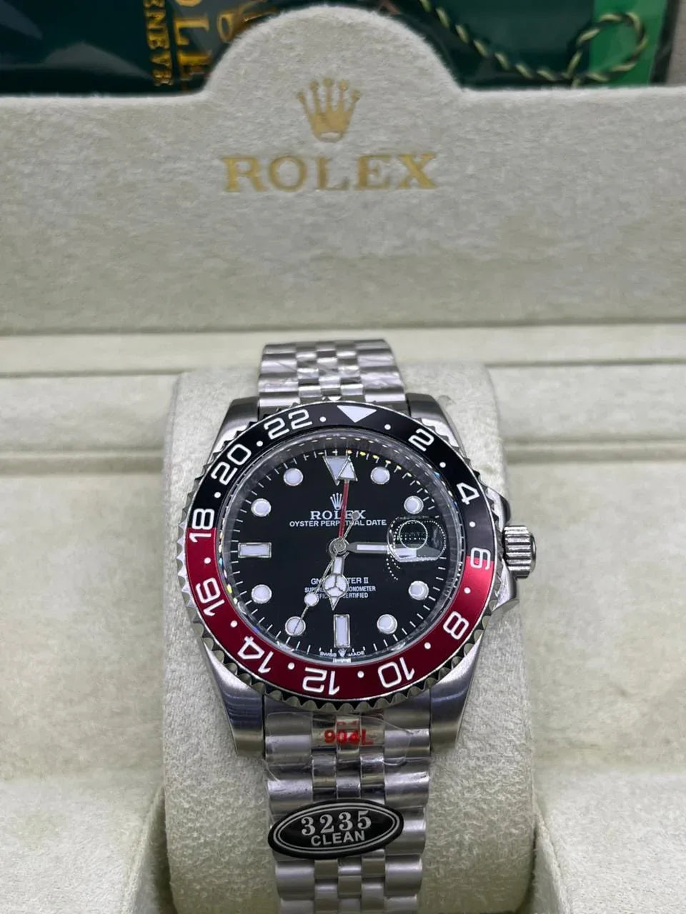 Montre GMT à lunette bicolore