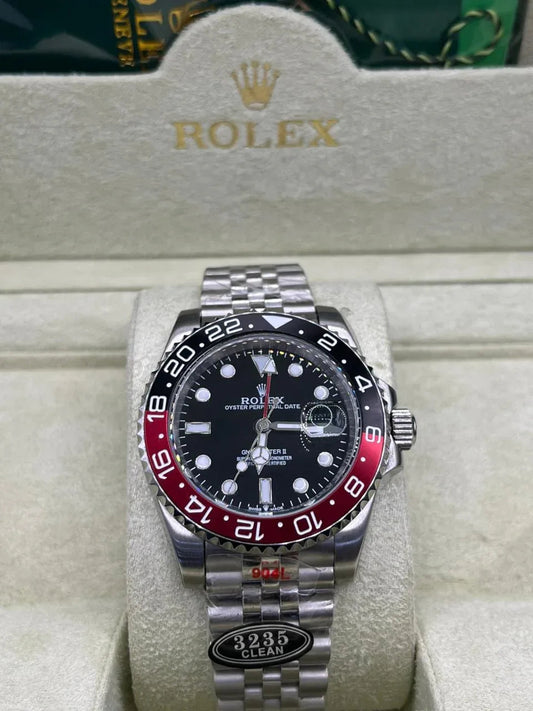 Montre GMT à lunette bicolore