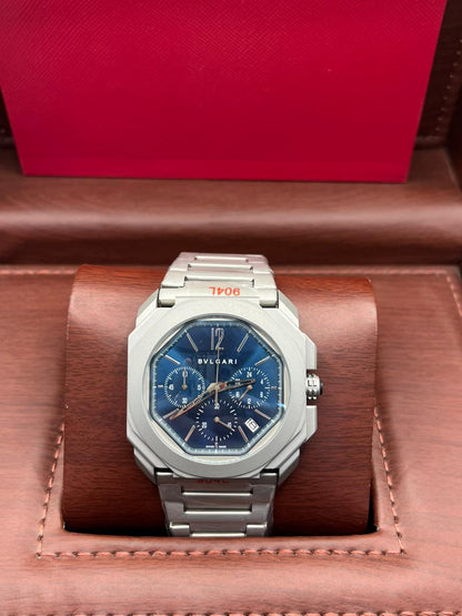 Montre en acier à cadran bleu nuit