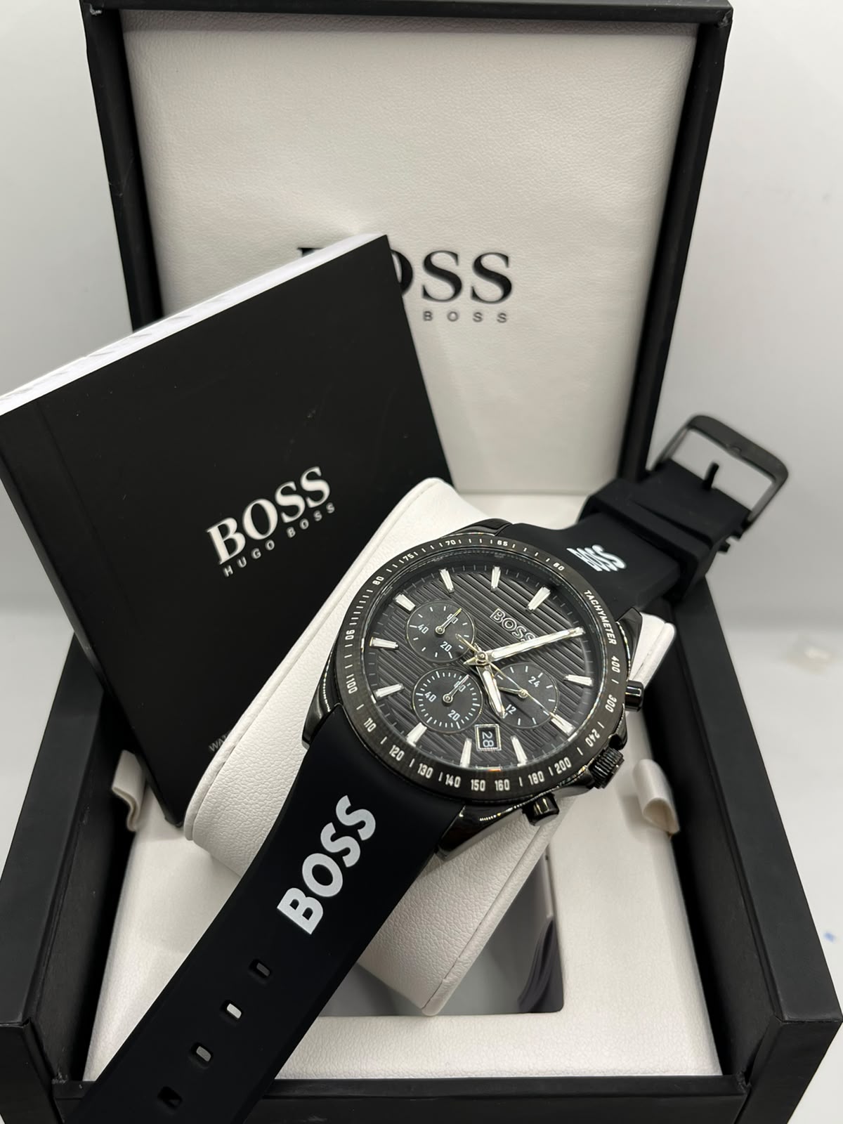 Coffret montre homme avec bracelet noir
