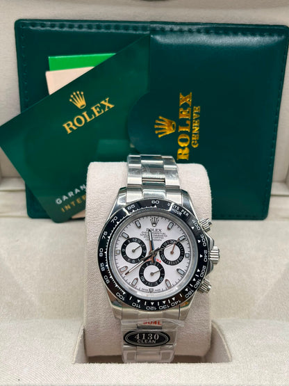 Montre à cadran blanc, allure sport-chic