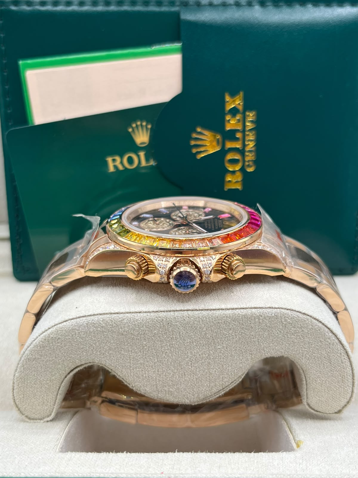 Montre Day-Date en or rose avec sertissage arc-en-ciel