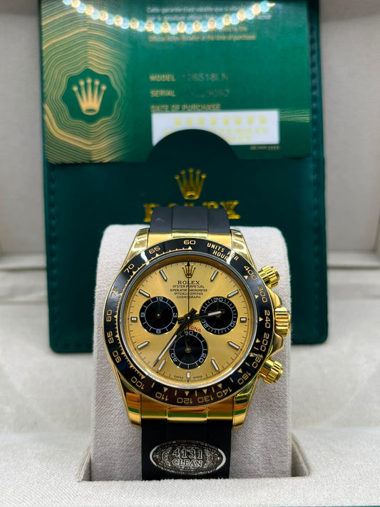 Montre chronographe or et noir à bracelet souple