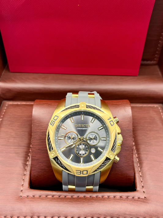 Montre chronographe dorée et grise